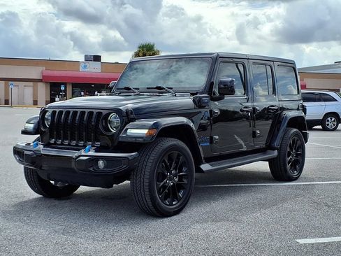 Used 2021 Jeep Wrangler Unlimited Sahara AWD/4WD image 3