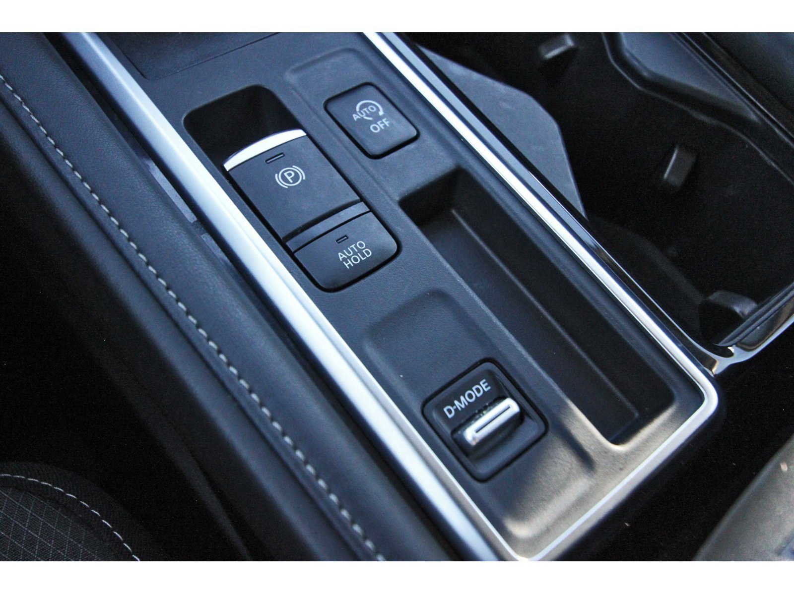 Certified 2025 Nissan Pathfinder SV FWD image 29