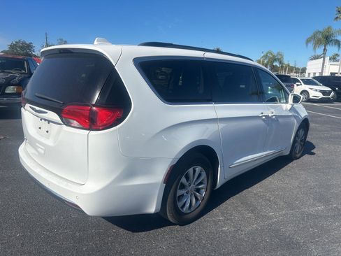Used 2017 Chrysler Pacifica Touring-L image 7