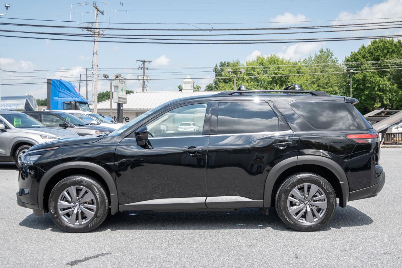 Used 2024 Nissan Pathfinder SV w/ Black Appearance Package AWD/4WD image 8