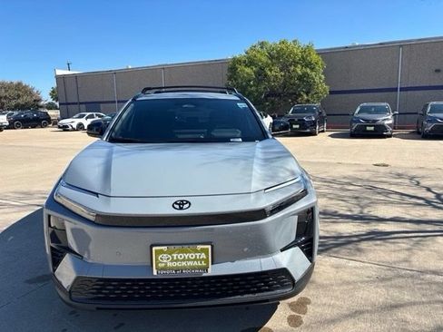Used 2026 Toyota C-HR AWD/4WD image 2