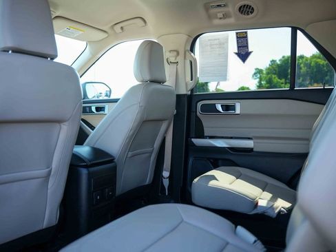 Used 2024 Ford Explorer XLT w/ Equipment Group 202A AWD/4WD image 24