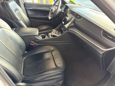 Used 2024 Jeep Grand Cherokee L Limited w/ Luxury Tech Group II image 6