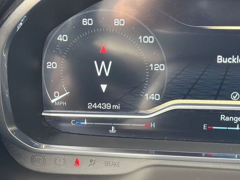 Used 2023 GMC Yukon XL SLE image 16