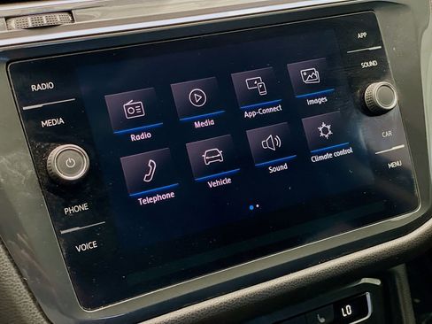 Used 2020 Volkswagen Tiguan SE image 10