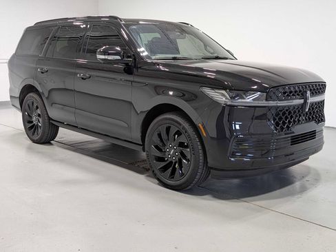 Certified 2025 Lincoln Navigator Reserve w/ Jet Appearance Package AWD/4WD image 6