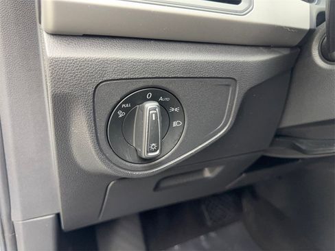 Used 2021 Volkswagen Atlas Cross Sport SE image 59