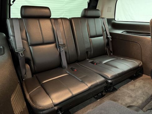Used 2010 Chevrolet Tahoe LT w/ Luxury Package RWD image 12
