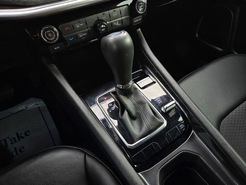 Used 2023 Jeep Compass Latitude w/ Mopar Graphics Package image 24