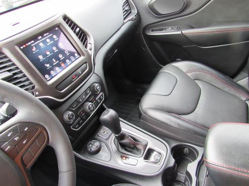 Used 2022 Jeep Cherokee Trailhawk w/ Premium Leather Package image 31