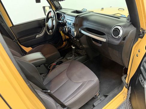 Used 2013 Jeep Wrangler Unlimited Sahara w/ Connectivity Group AWD/4WD image 30