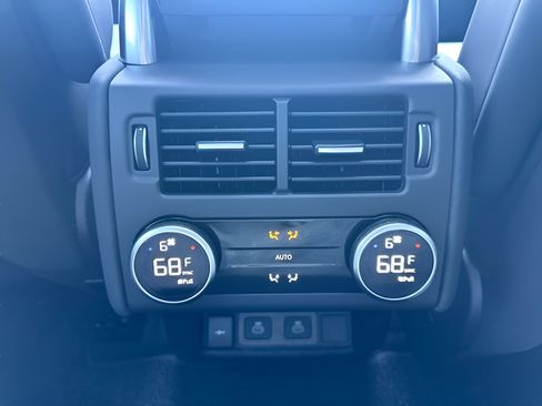 Certified 2025 Land Rover Discovery Dynamic SE AWD/4WD image 33