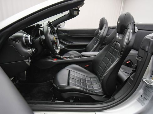 Used 2019 Ferrari Portofino image 19