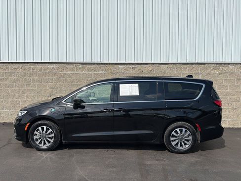 Used 2024 Chrysler Pacifica Limited FWD image 37