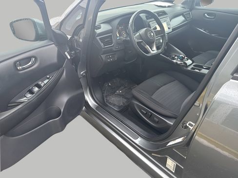Used 2019 Nissan Leaf SV w/ SV Technology Package image 26