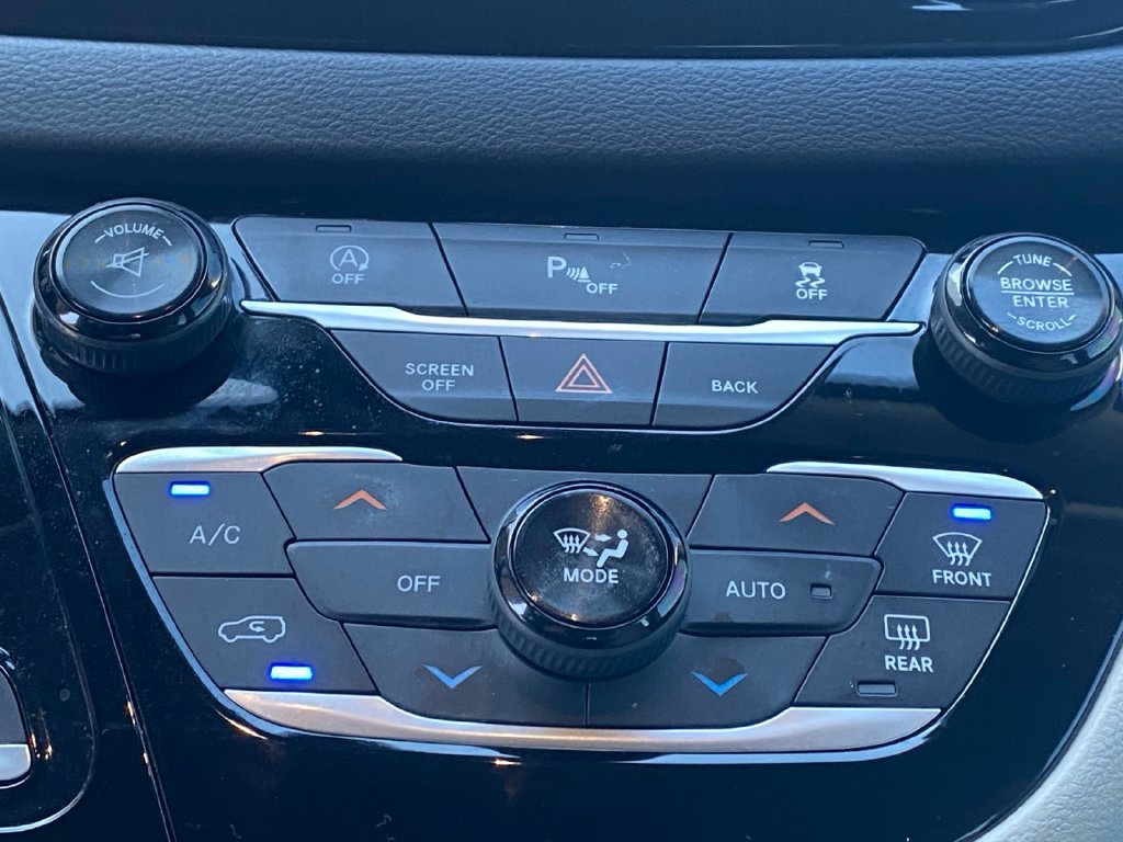 Used 2017 Chrysler Pacifica Touring-L Plus FWD image 17