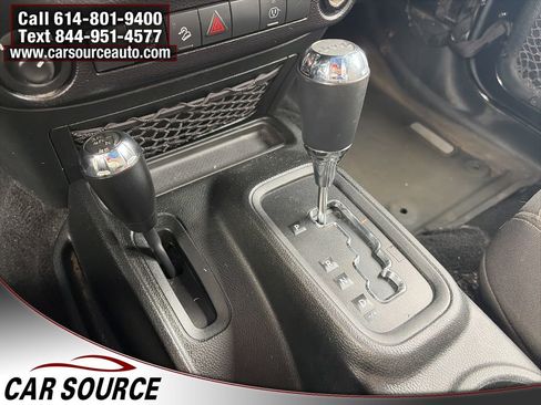Used 2018 Jeep Wrangler Sahara w/ Connectivity Group image 24