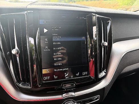Used 2019 Volvo XC60 T5 Momentum w/ Multimedia Package FWD image 17
