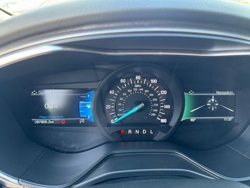 Used 2020 Ford Fusion SE image 11