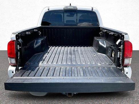 Certified 2019 Toyota Tacoma TRD Off-Road w/ Technology Package AWD/4WD image 10
