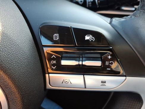 Used 2024 Hyundai Elantra Limited image 19