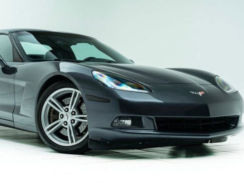 Used 2009 Chevrolet Corvette Coupe w/ Z51 Performance Package image 4