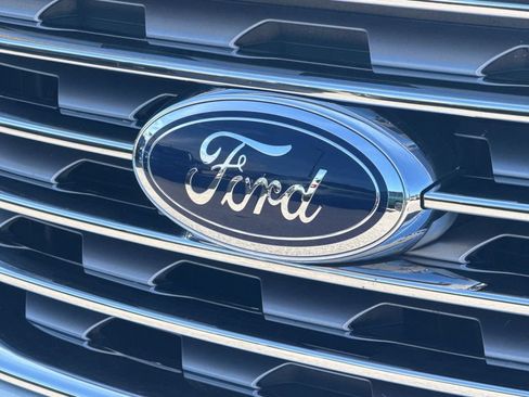 Used 2023 Ford Edge Titanium AWD/4WD image 9