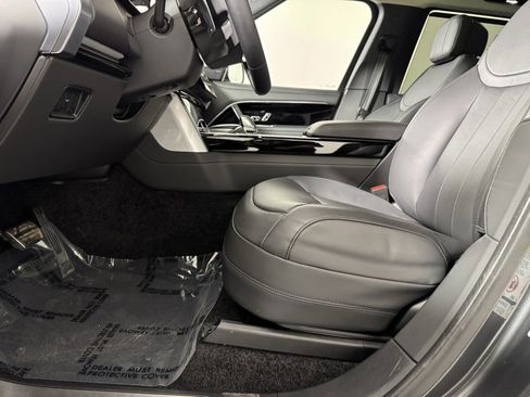 Used 2024 Land Rover Range Rover Long Wheelbase SE image 16