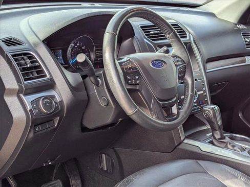 Used 2018 Ford Explorer Limited w/ Equipment Group 301A image 9