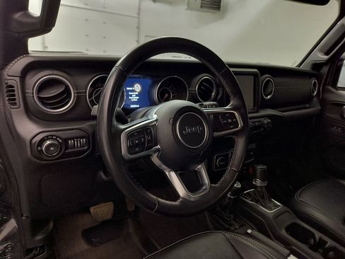 Used 2018 Jeep Wrangler Unlimited Sahara AWD/4WD image 4