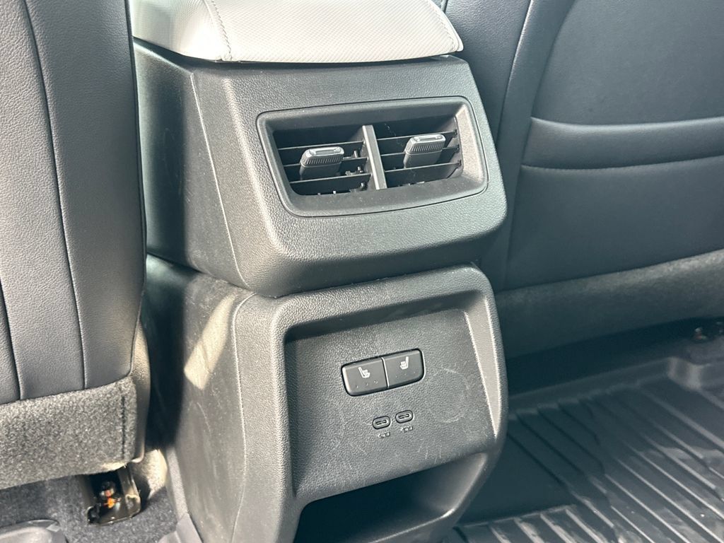 New 2026 Chevrolet Equinox EV LT w/ Convenience Package II AWD/4WD image 16