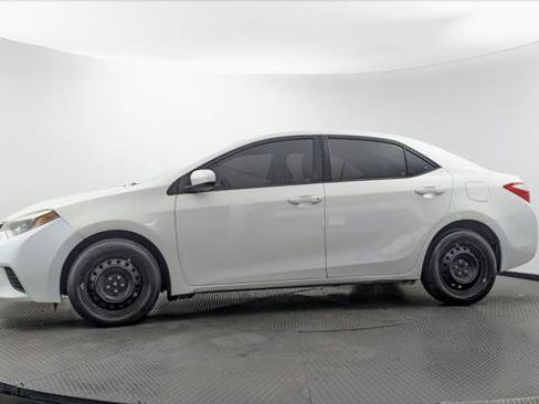 Used 2016 Toyota Corolla LE FWD image 3