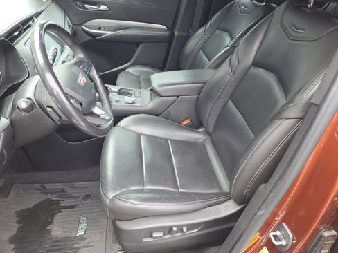 Used 2019 Cadillac XT4 Premium Luxury w/ Enhanced Visibility Package FWD image 8