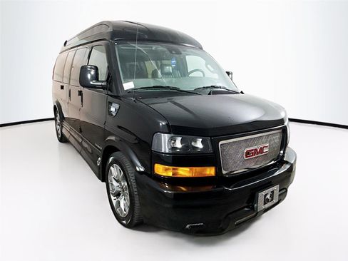 Used 2025 GMC Savana 2500 w/ Driver Convenience Package image 1