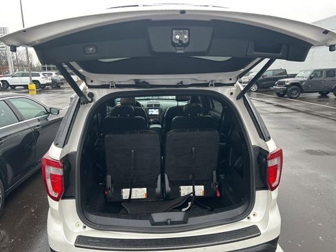 Used 2019 Ford Explorer XLT w/ Equipment Group 202A image 10