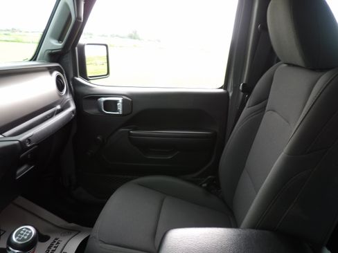 Used 2021 Jeep Gladiator Sport AWD/4WD image 17