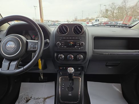 Used 2017 Jeep Patriot Latitude image 24