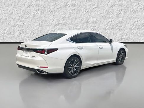 Used 2025 Lexus ES 350 w/ Premium Package FWD image 3