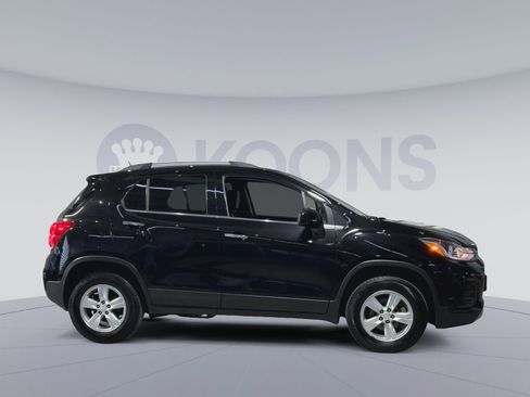 Used 2019 Chevrolet Trax LT w/ LT Convenience Package image 12
