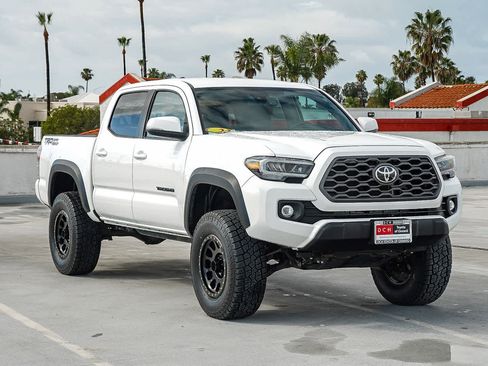 Certified 2022 Toyota Tacoma TRD Off-Road w/ Technology Package image 5