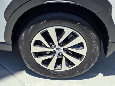 Used 2025 Subaru Outback Premium AWD/4WD image 31