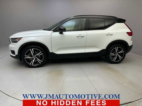 Used 2020 Volvo XC40 T5 R-Design image 2