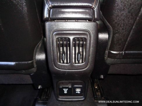 Used 2018 Jeep Compass Latitude w/ Popular Equipment Group AWD/4WD image 17