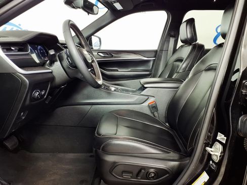 Used 2024 Jeep Grand Cherokee L Limited w/ Black Appearance Package AWD/4WD image 7
