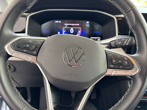 Used 2025 Volkswagen Taos SE image 28