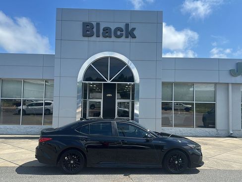 Used 2025 Toyota Camry SE image 4