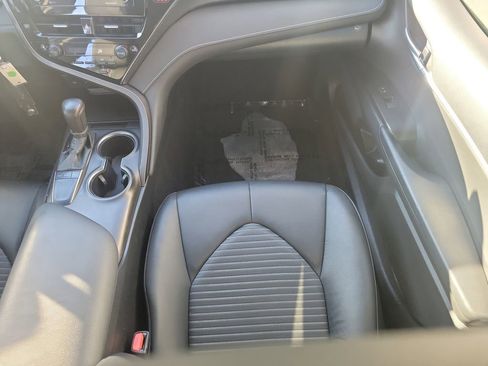 Used 2023 Toyota Camry SE image 12