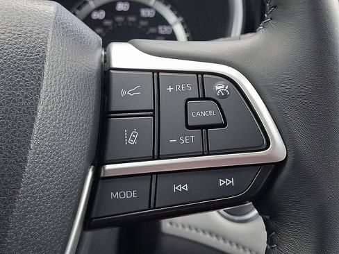 Used 2023 Toyota Highlander XLE AWD/4WD image 24