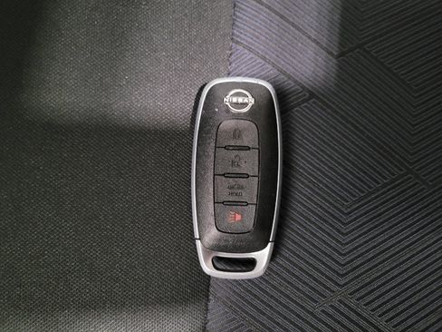 Used 2025 Nissan Versa SV FWD image 32