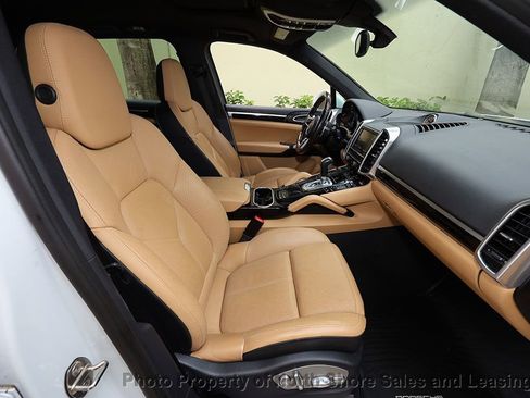 Used 2016 Porsche Cayenne image 7